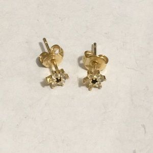 Tiny flower stud earrings
